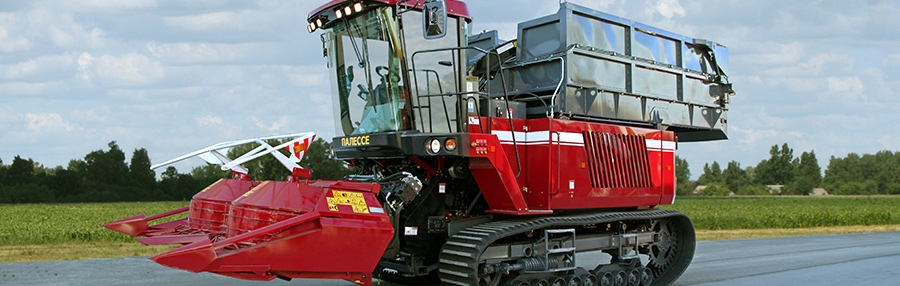 FORAGE COMBINE HARVESTER ON TRACK WITH TANKER “PALESSE FS6033C”
