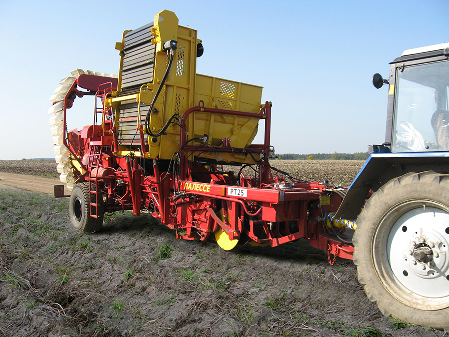 SEMITRAILED POTATO HARVESTERS «PALESSE PT25» AND «PALESSE PT23»