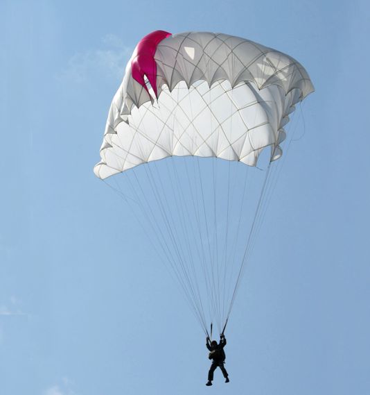Man-carrying landing parachute D-12 Listik (Leaflet)