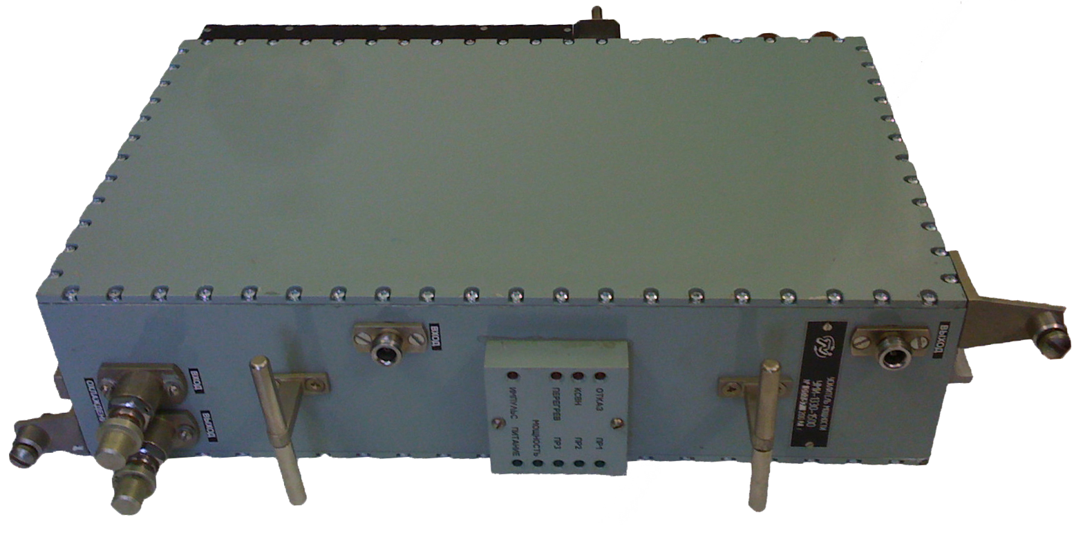 Penguat daya berpindah untuk digunakan dalam pemancar pulsa padat pada stasiun radar sistem kontrol lalu lintas udara sipil