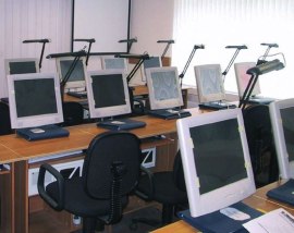 Sistem perangkat keras dan perangkat lunak untuk proses pendidikan