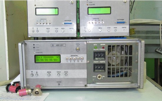 Installation for testing vacuum switching devices 