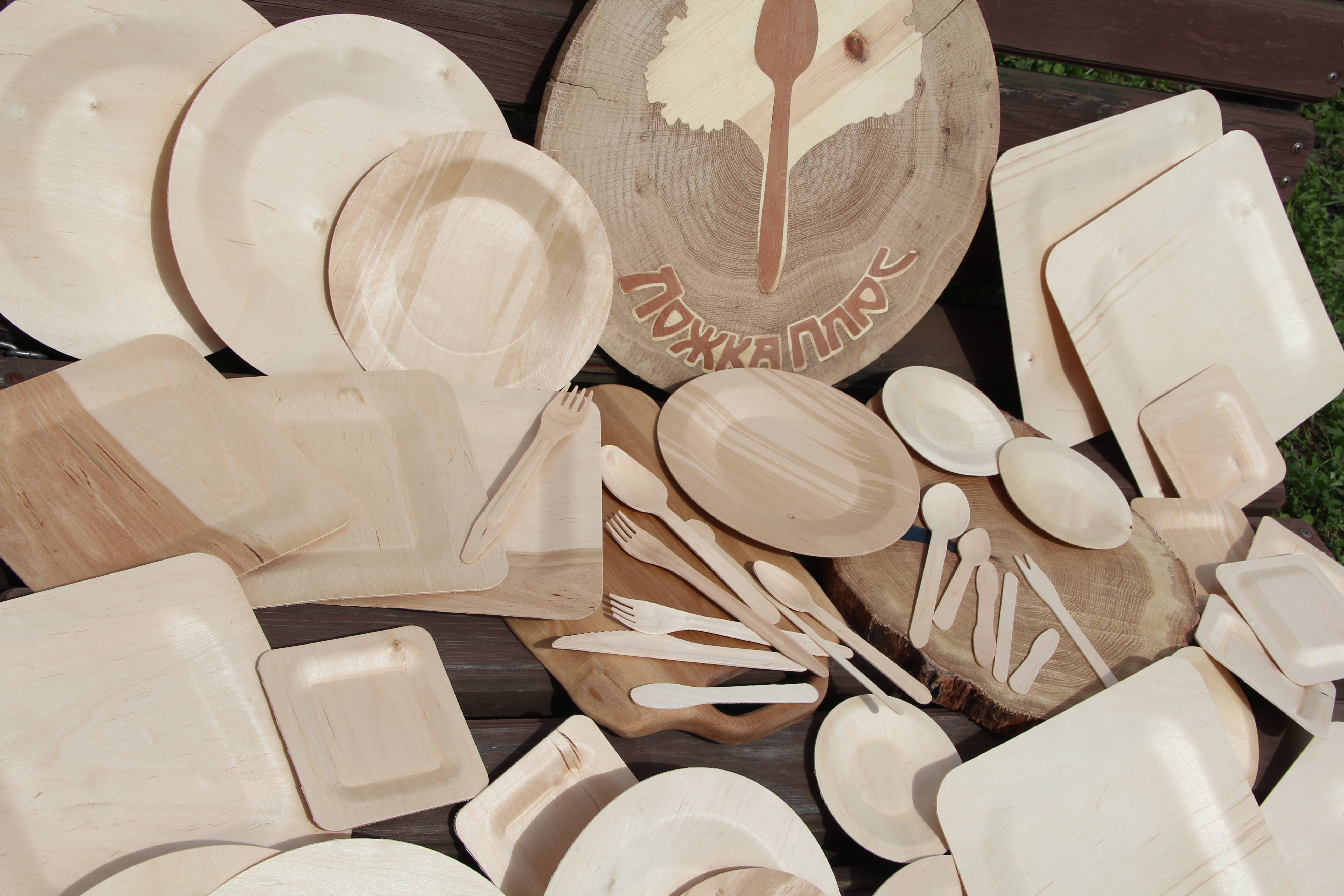 Для изготовления посуды используют. Альбета одноразовая деревянная посуда. Одноразовая посуда из шпона. Посуда из шпона. Тарелка из шпона.