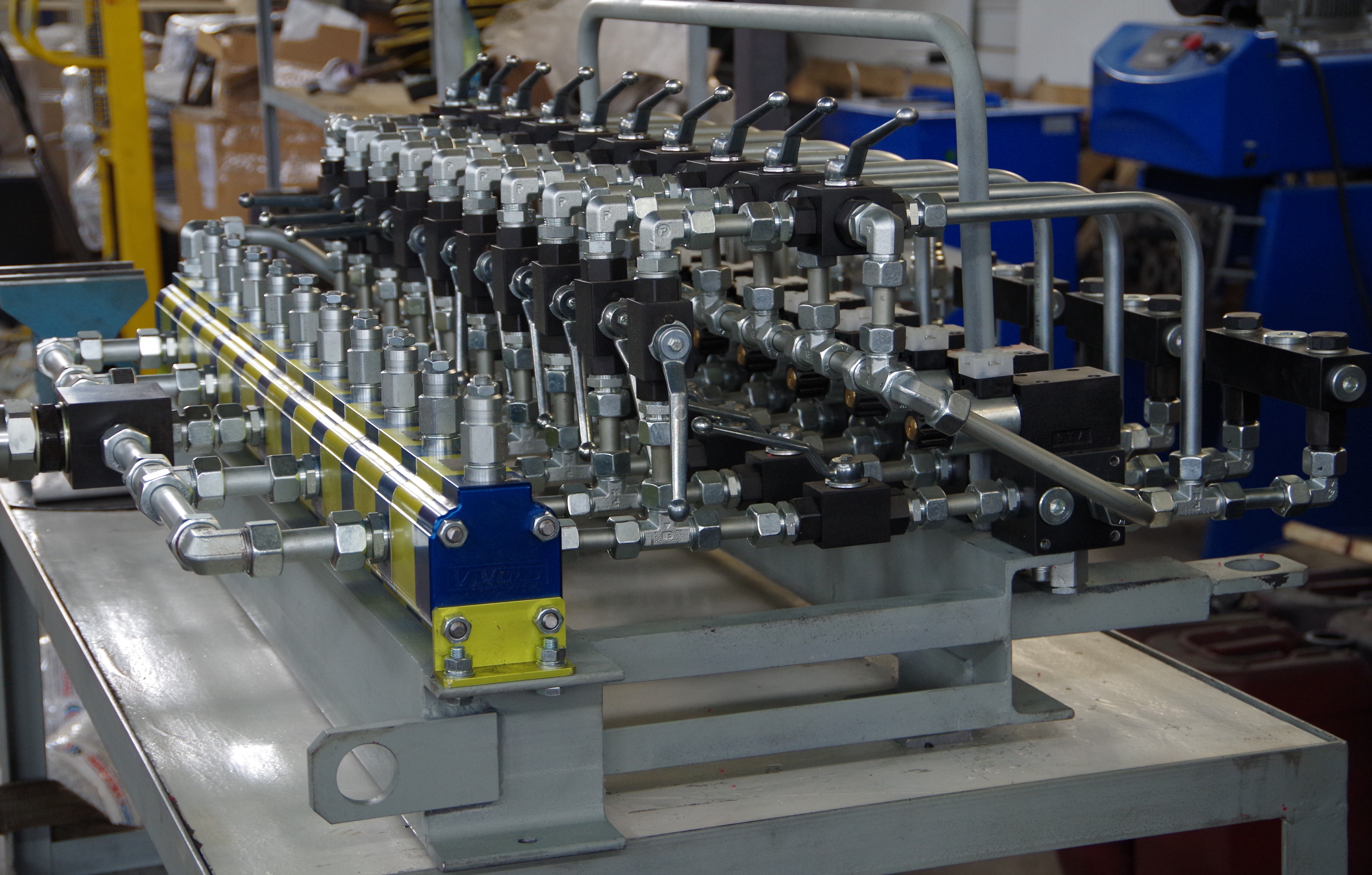 Hydraulic distribution valve