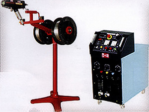 Системы для напыления цинкового или алюминиевого защитного покрытия труб в области зачистки сварного шва после снятия наружного грата