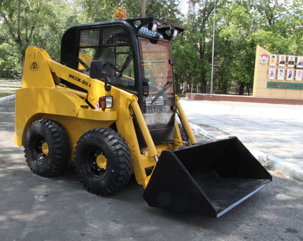 Коммунально-строительная многоцелевая машина МКСМ-800А в новых технических решениях