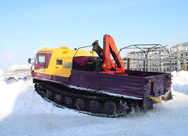 Транспортная машина ТМ140 оснащенная краноманипуляторной установкой Palfinger 12000