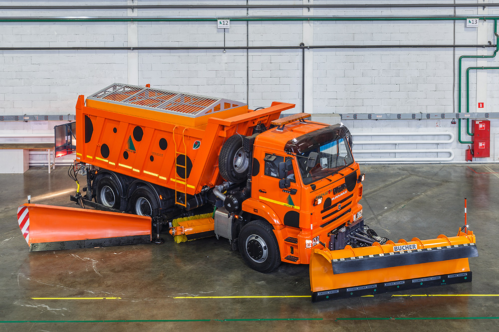 Bucher Kh Multipurpose Road Maintenance Vehicle With Distributor Of Dry Deiсers
