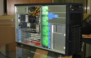 Stasiun kerja - superkomputer pribadi, dipasang di kasing komputer pribadi atau di nakas