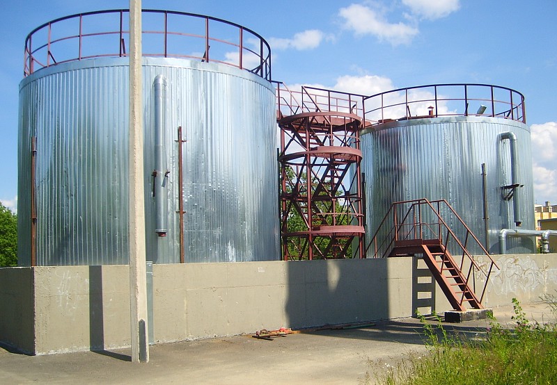 Hot water storage tanks