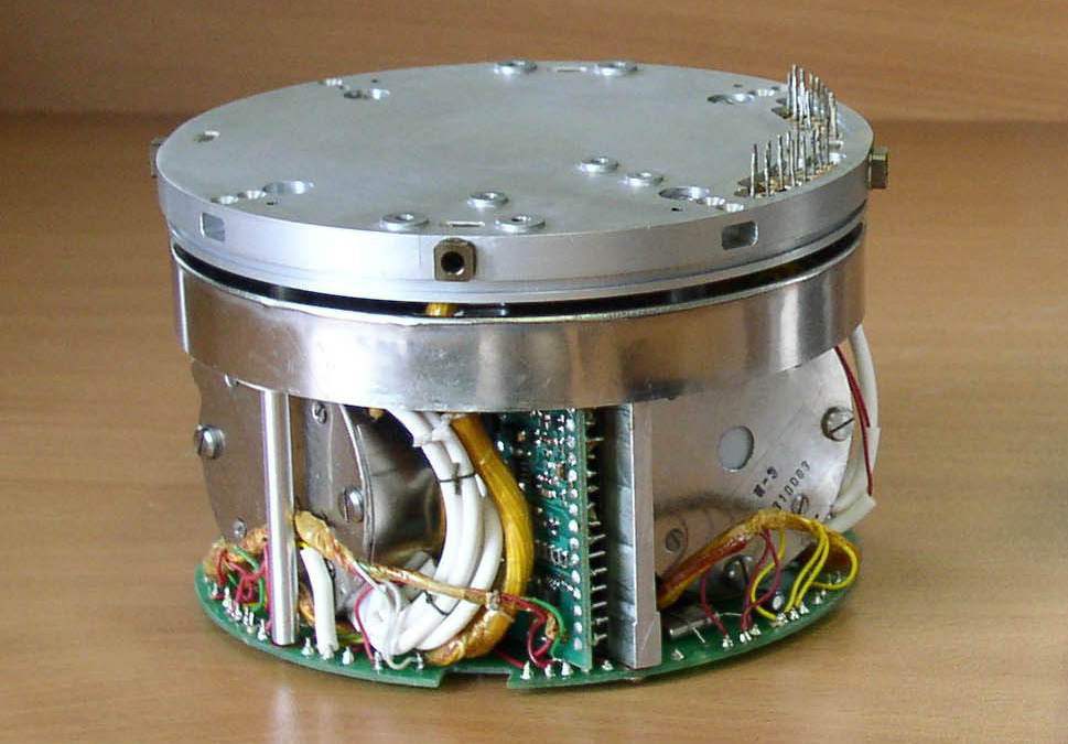 Three-axis laser gyroscope MT-300