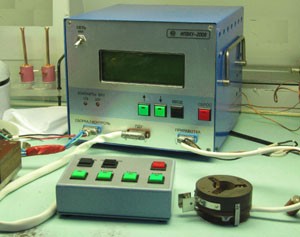 Прибор для измерения параметров вакуумных коммутационных устройств 