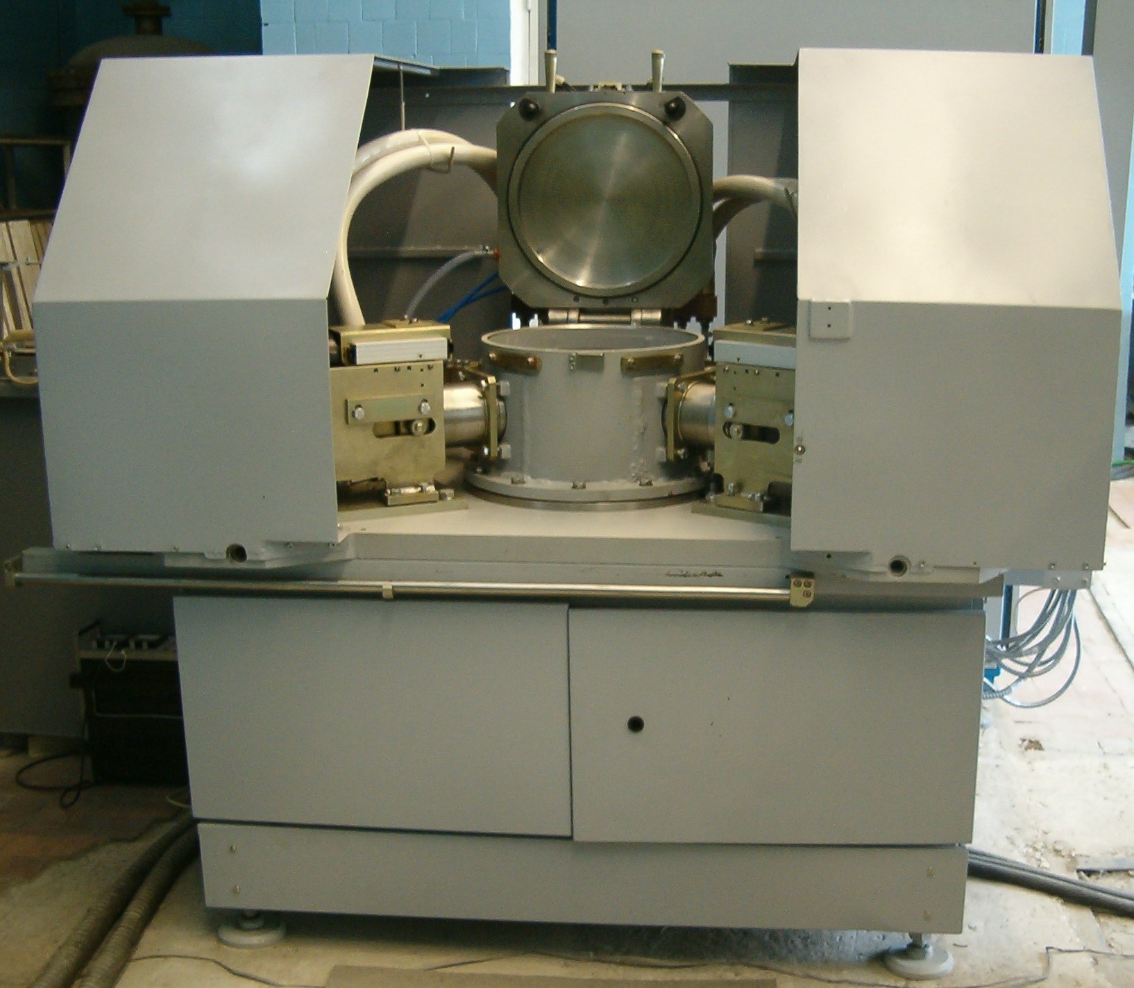 THE EHS-5000 MACHINE FOR PULSE ELECTROCHEMICAL PROCESSING OF BLADES OF GAS-TURBINE ENGINES AND INSTALLATIONS
