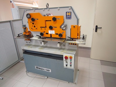 The cutting on the hydraulic press shears