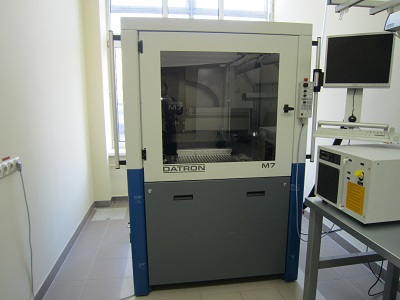 Pemrosesan menggunakan mesin milling dan engraving CNC 