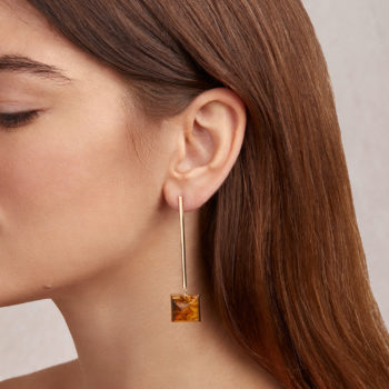 Modernism square earrings in gold-plated silver and amber inclusions