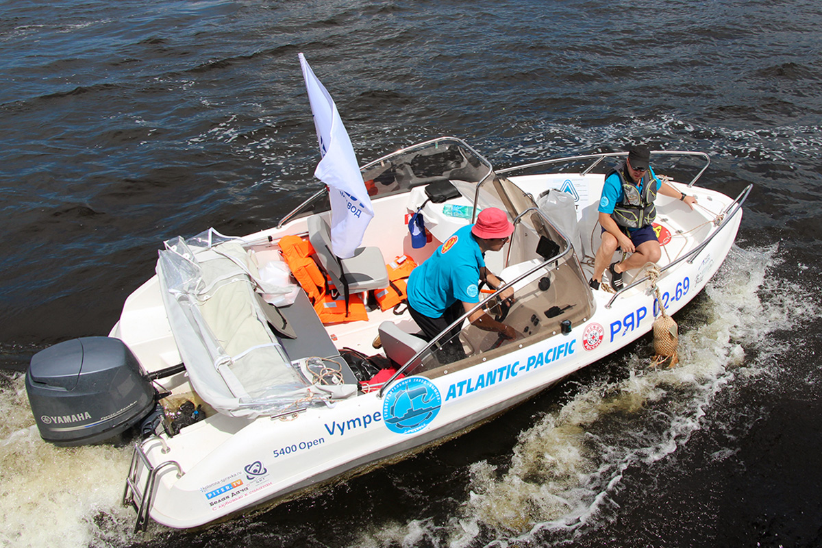 Pleasure boat Vympel 5400 Open