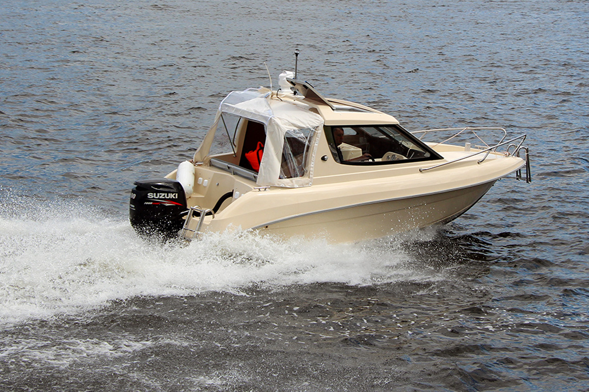 Pleasure boat Vympel 5400 HT