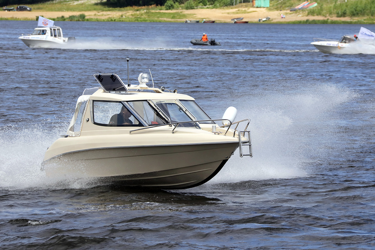 Pleasure boat Vympel 5400 HT