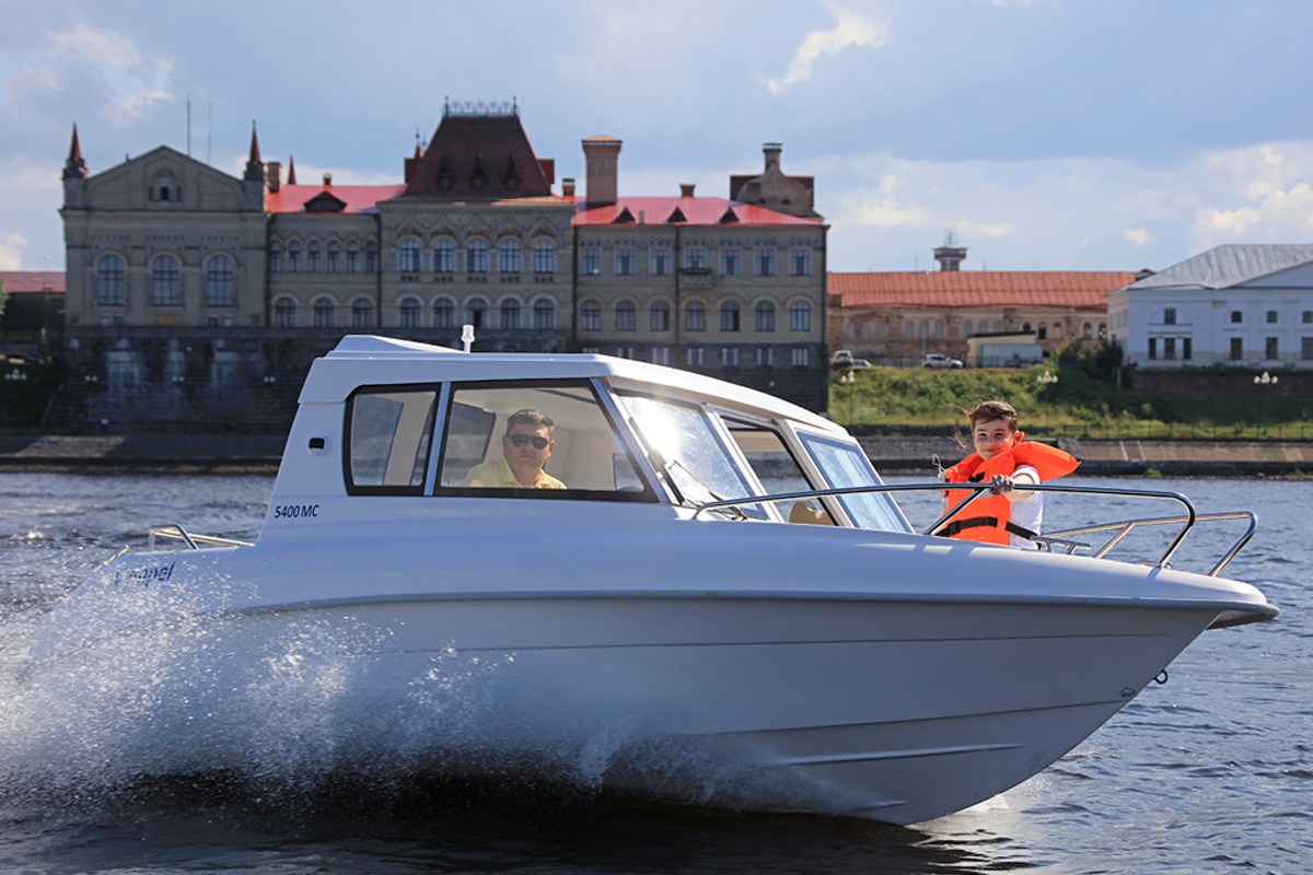 Pleasure boat Vympel 5400 MC