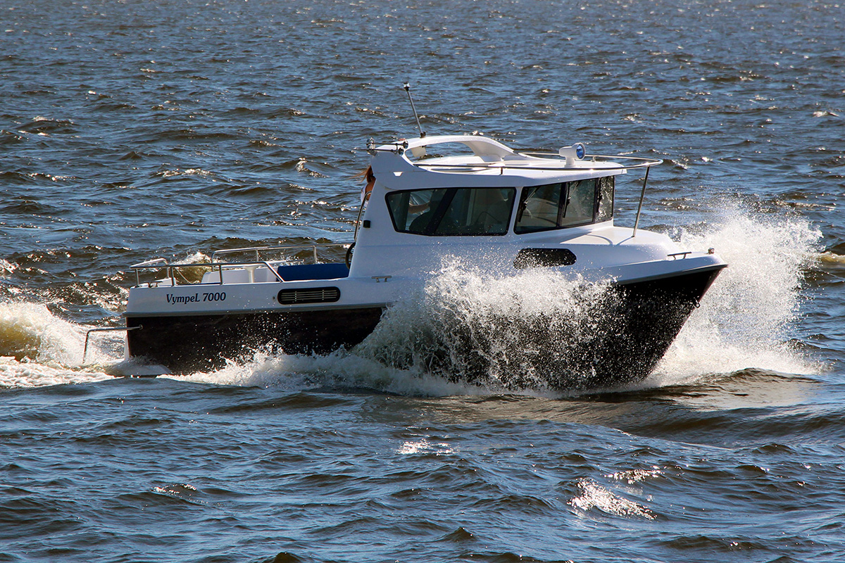 Прогулочный композитный катер Vympel 7000 SUNMAR