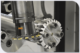 Cutting the teeth of gears using the rolling method