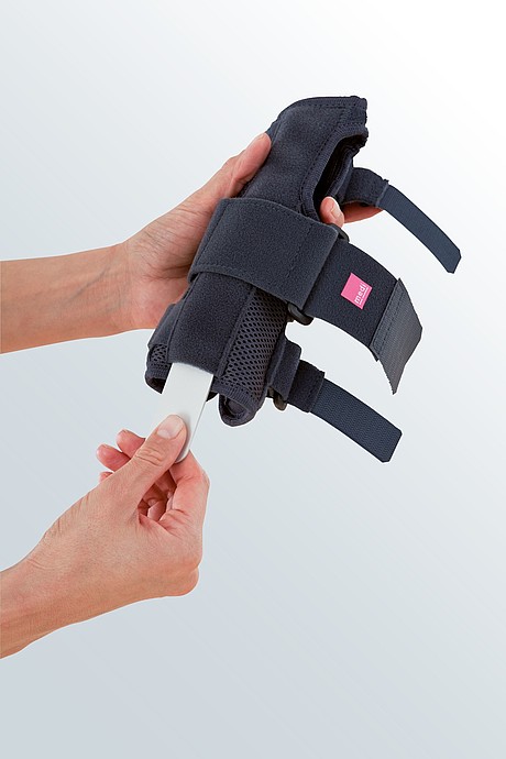 Simulated wrist splint