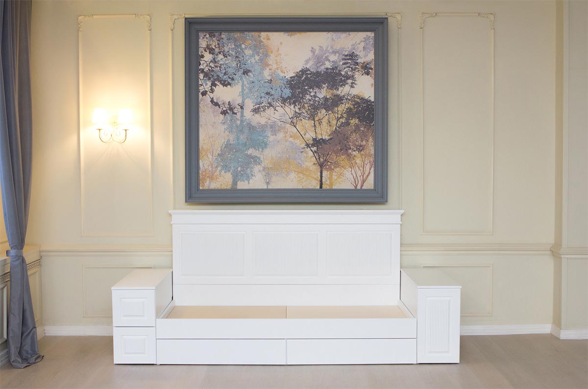 Диван деревянный