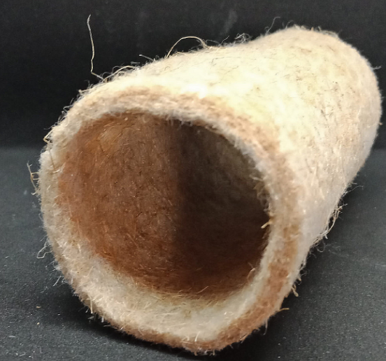 Non-woven material based on highly purified linen fiber