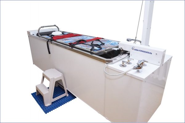 Aqua-horizontal underwater traction complex