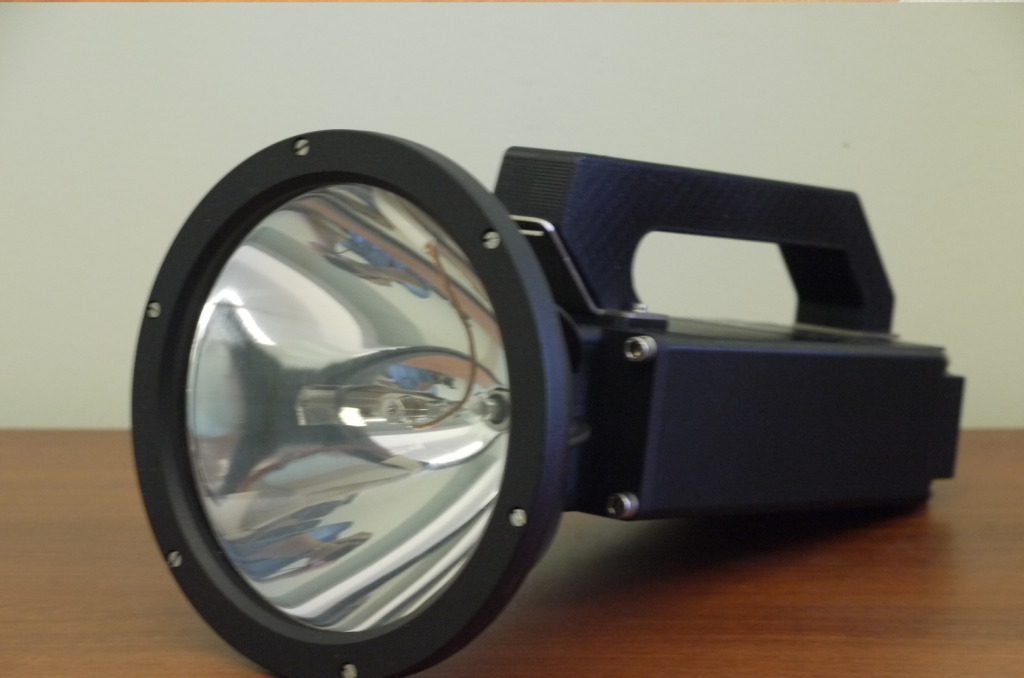 Portable xenon searchlight 