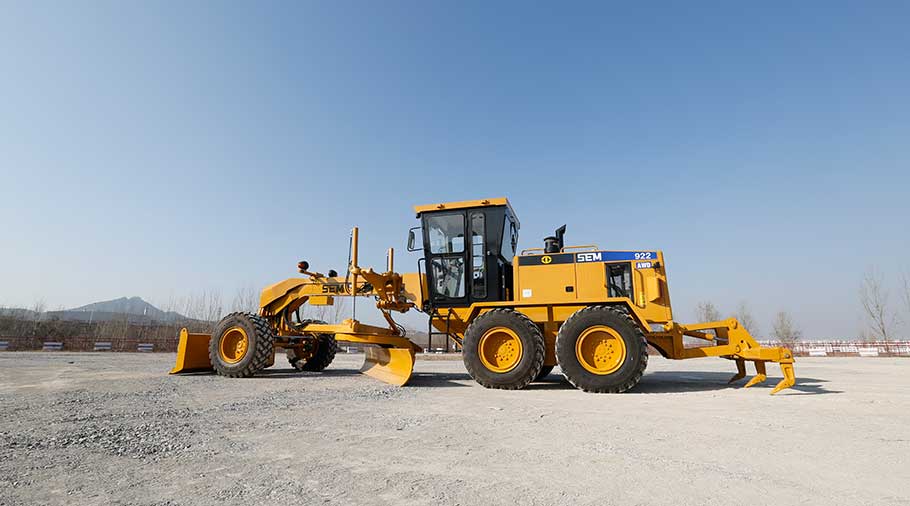 SEM 922AWD motor grader