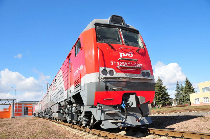 Main freight diesel locomotive 2(3)TE25K2M