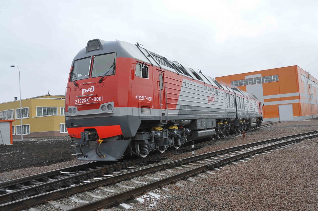 Main cargo two-section diesel locomotive 2TE25KM