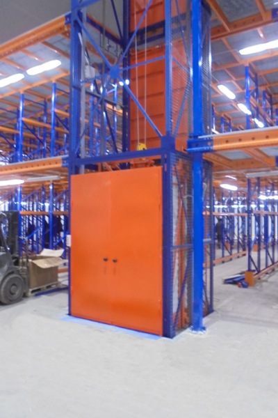 Freight elevator of the Warehouse-Profi series CMInd-K3