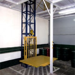 Mast cargo lift CMInd-P2