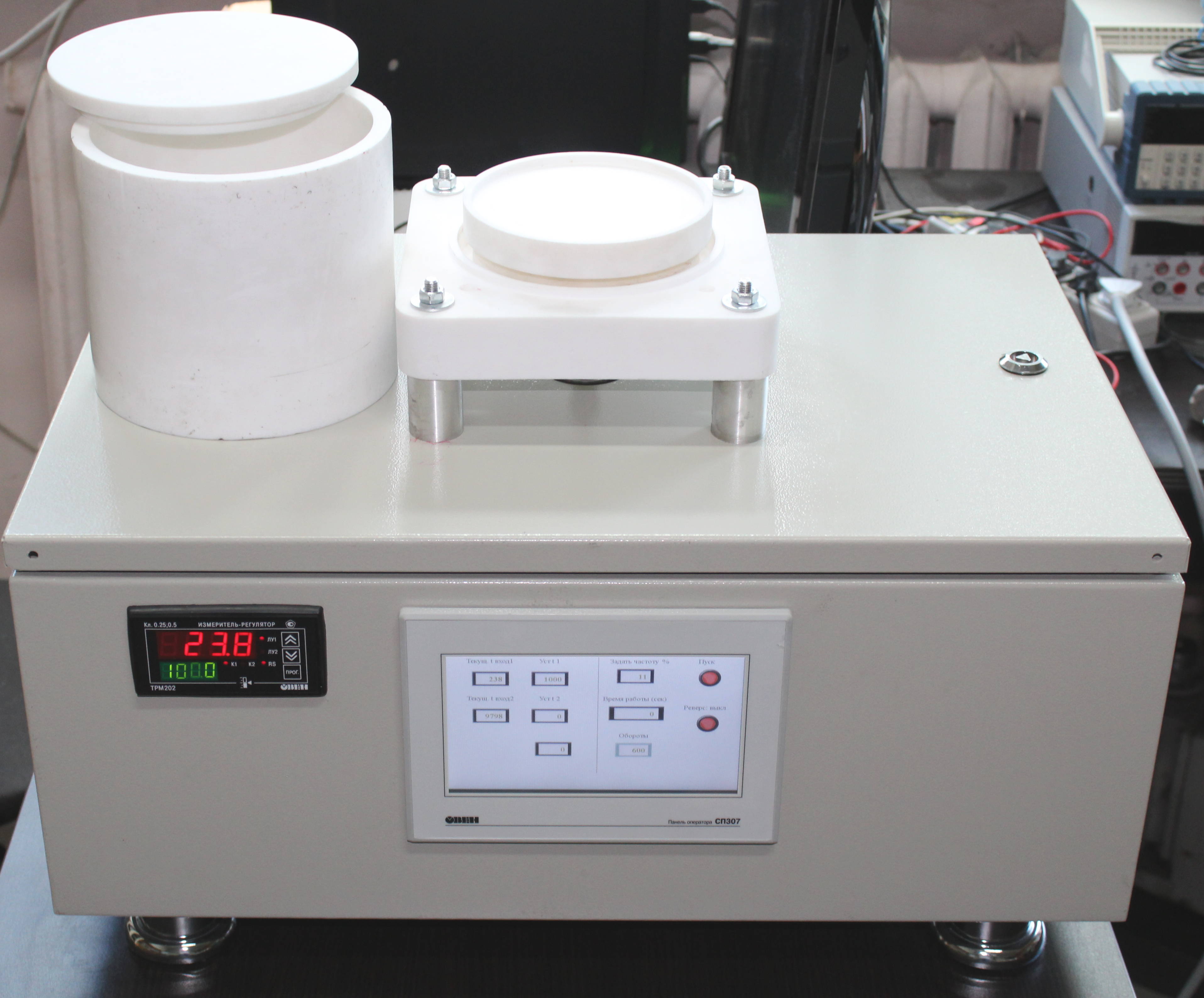 Centrifuge STN for deposition of thin films and photoresist
