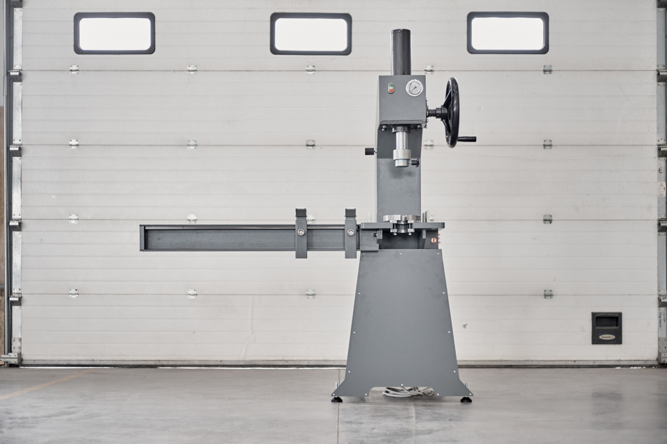 Manual hydraulic press