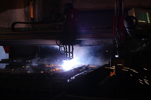Plasma and oxygen cutting of metal
