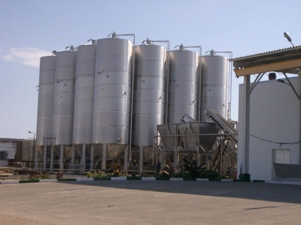 Production of vertical tanks and containers