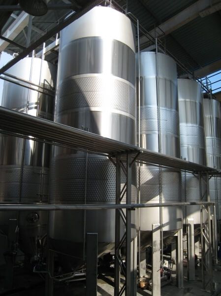 Production of horizontal tanks and containers