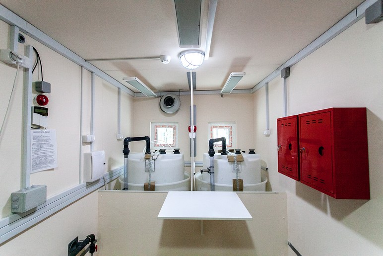 Block-modular water disinfection station 