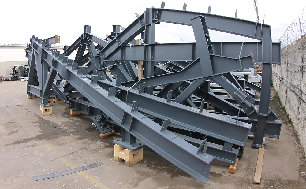 Manufacturing of industrial metal structures