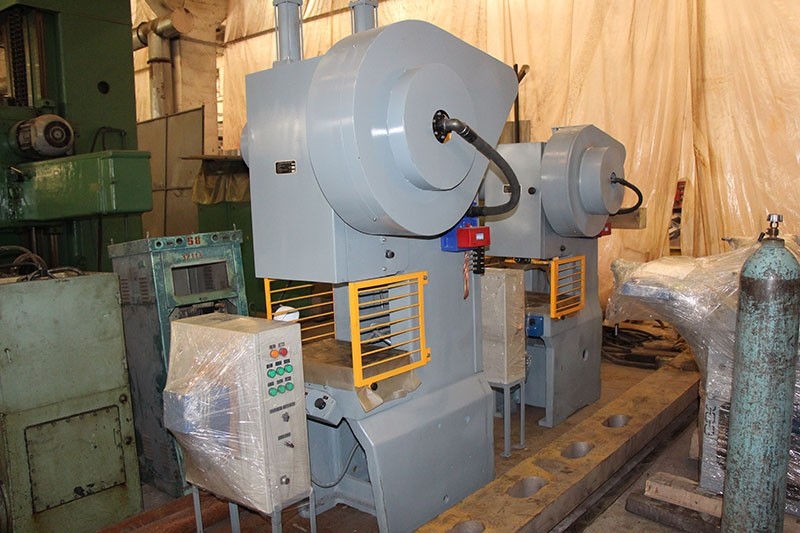 Single crank press KD 2124